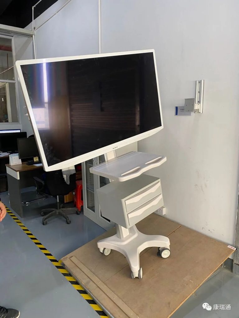 CORITON TR800 trolley load 50kg 55-inch medical monitor passed slope safety test - CORITON